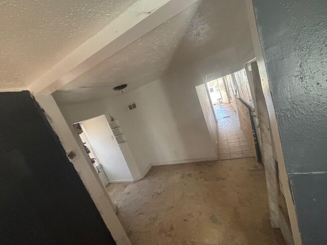 Building Photo - 5461 Hamilton Ave