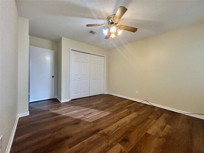 Building Photo - 2456 Country Club Dr
