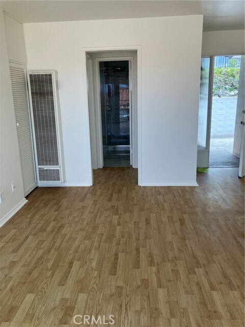 Building Photo - 524 Avenida Victoria