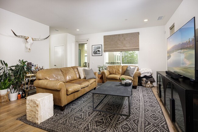 Building Photo - Lighthouse Community 4 Bedroom Home - Ocea...