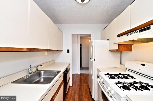 Building Photo - 120 N Bethlehem Pike