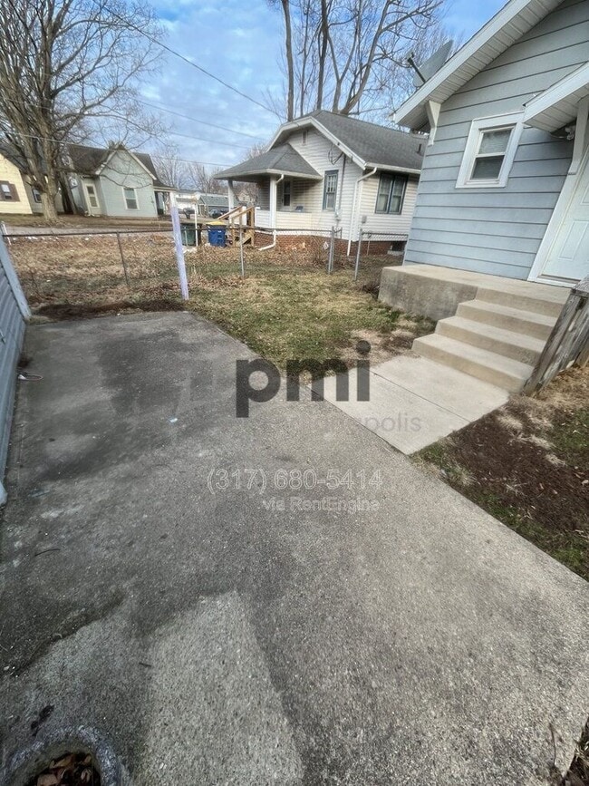 Building Photo - 1425 W Washington St