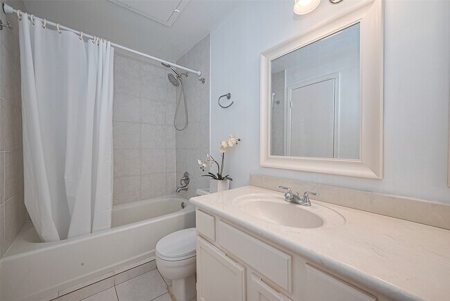 Building Photo - 2425 Augusta Dr