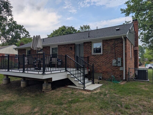 Building Photo - 8209 Reinland Dr