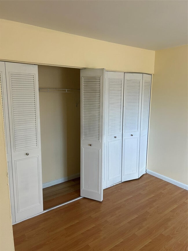 Building Photo - 4622 Holly Lake Dr