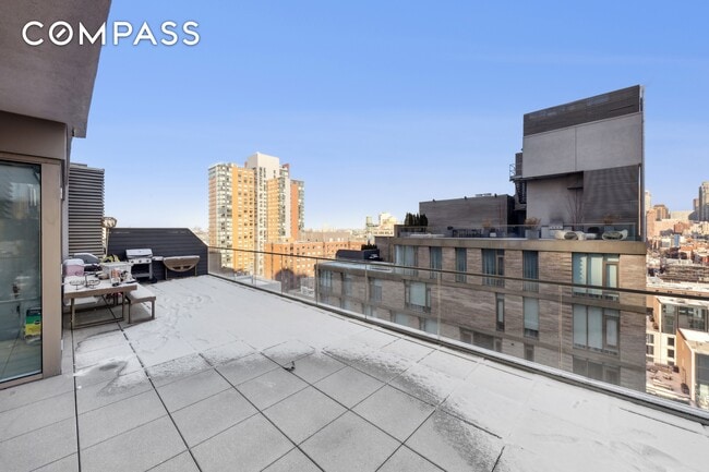 Building Photo - 505-513 W 43rd St