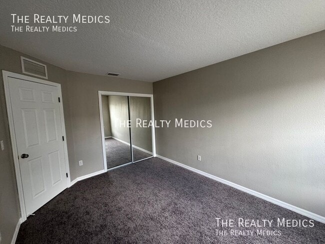 Building Photo - 2793 Club Cortile Cir
