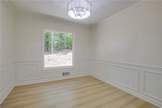 Building Photo - 765 Spring Valley Dr