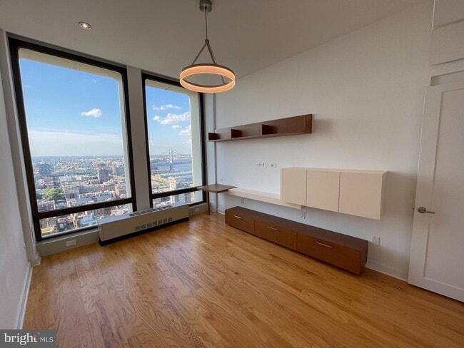 Building Photo - 285 St James Pl