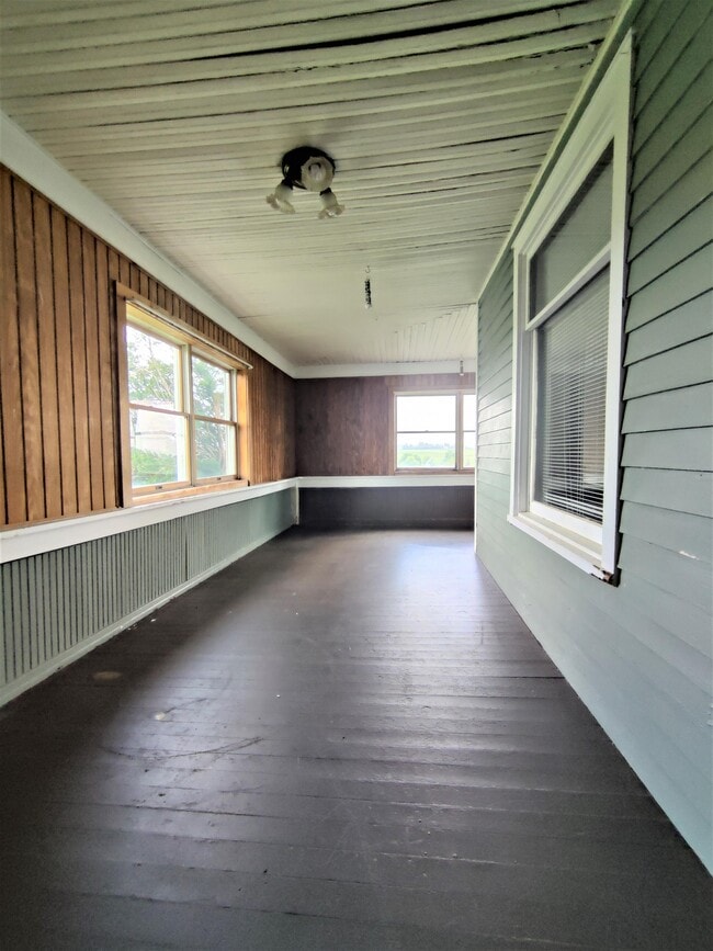 Building Photo - 1025 Paw Paw Rd