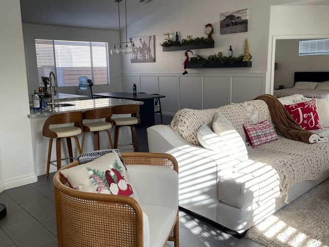 Building Photo - PRIVATE POOL, ADORABLE 3 Bedroom/2 Bath in Dobson Place