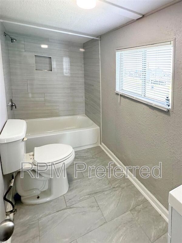 Building Photo - 323 Texas St