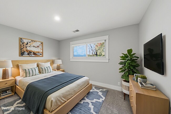 Building Photo - Large Ranch on Cul-de-sac