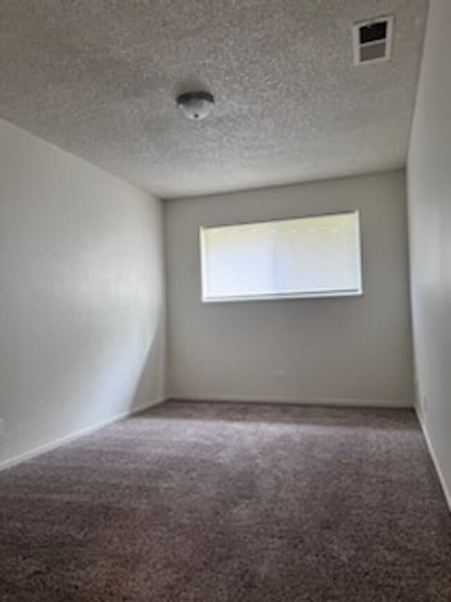 Building Photo - 261 W Alexander Ave