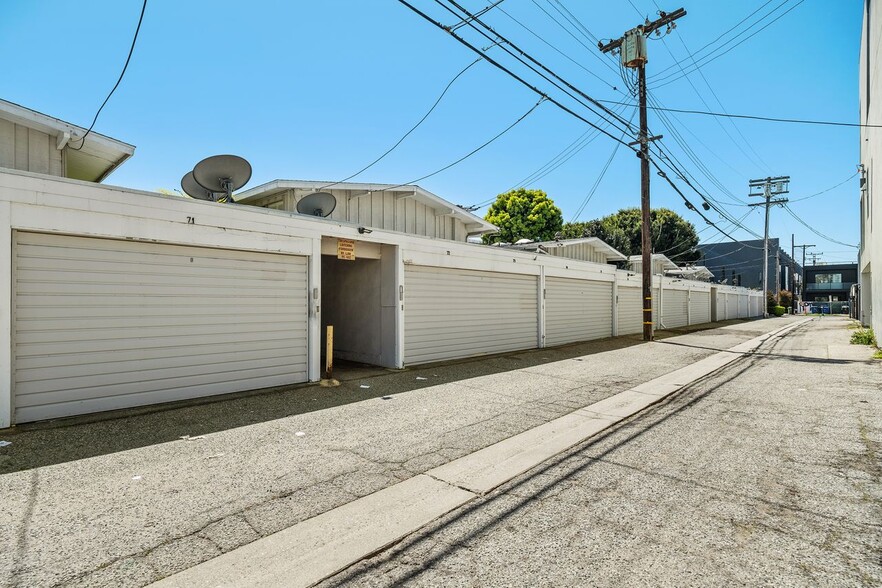 Garage closed - 4040 Grand View Blvd