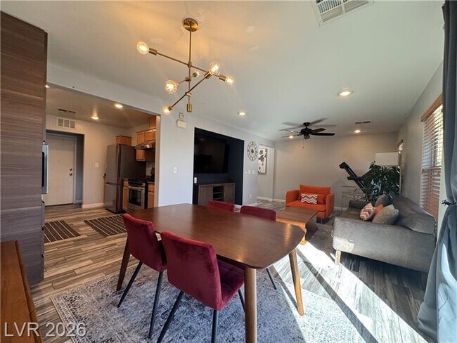 Building Photo - 9253 Valley Ranch Ave