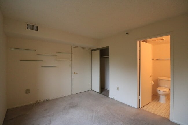 Building Photo - 15107 Interlachen Dr