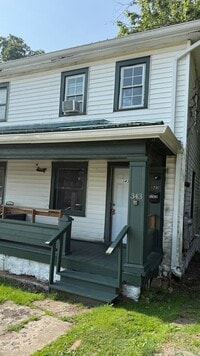 Building Photo - 343 Russell St