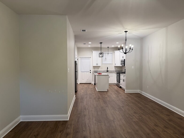 Building Photo - 209 Hoover Dr