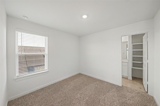 Building Photo - 4307 Camden Lakes St