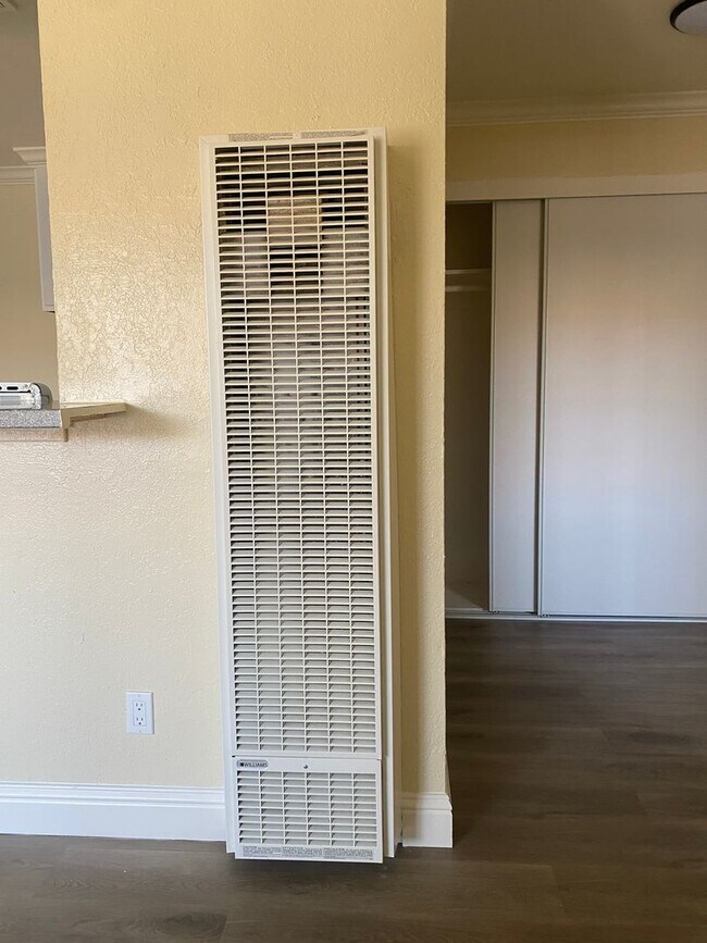 Building Photo - Welcome to SkyView Villa & Somerset Apartments!