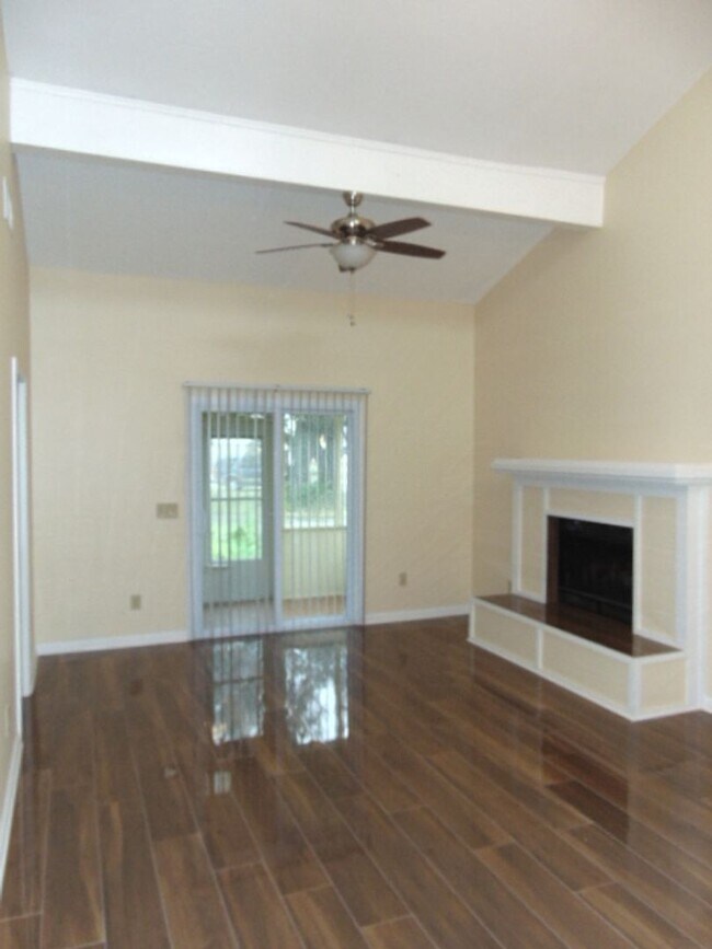 Building Photo - Venetian Villa 2 Bedroom 2 Bath 2 Car Garage w/Waterview!