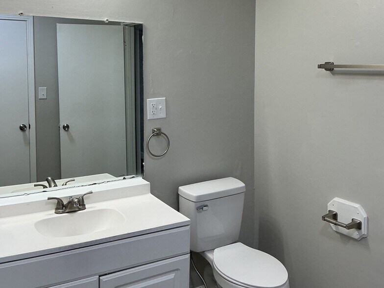 Building Photo - 24 Carolane Dr