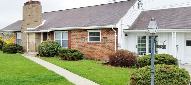 Building Photo - 606 E Main Street Ext