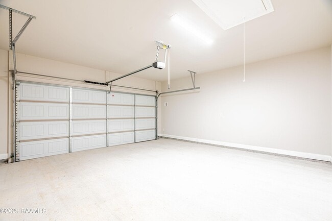 Building Photo - 102 Jubilation St