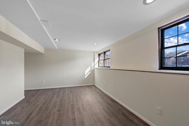 Building Photo - 20 Rhodes Pl