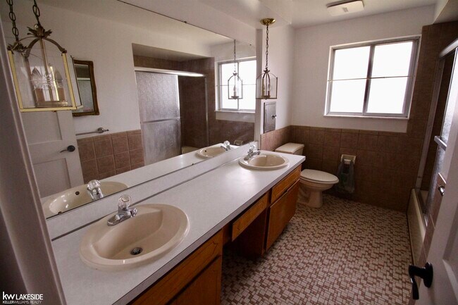 Building Photo - 18672 Beatrice St