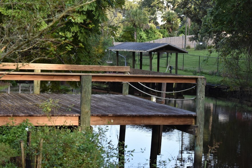 Community Dock - 4836 Atlantic Blvd