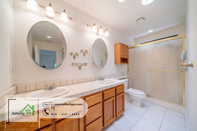 Building Photo - 2832 Howard Dr