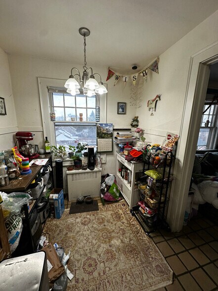 Building Photo - 1700 E Chateau Pl