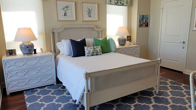 Building Photo - Short term ONLY luxury 2/2 condo in the heart of downtown Sarasota