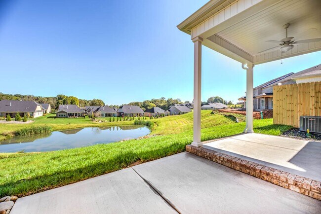 Building Photo - MAINTENANCE FREE, LUXURY TOWNHOME IN FARRA...