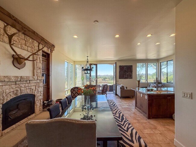 Building Photo - 6750 Golden Pheasant Ln
