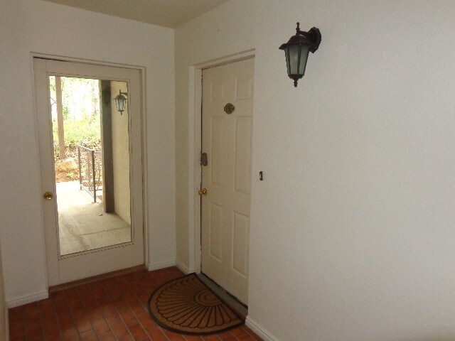 Building Photo - 954 Schneitter Cir