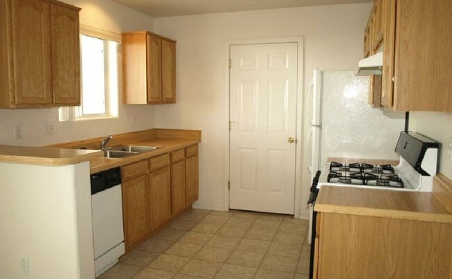 Building Photo - 8400 E Stevens Dr