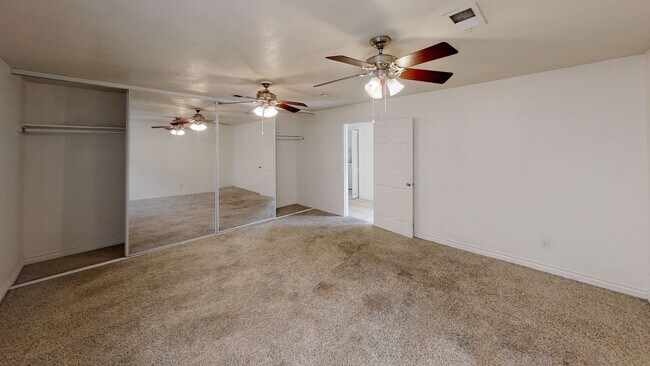 Building Photo - Large Bedrooms! 6 Parking Spaces (Lease ou...