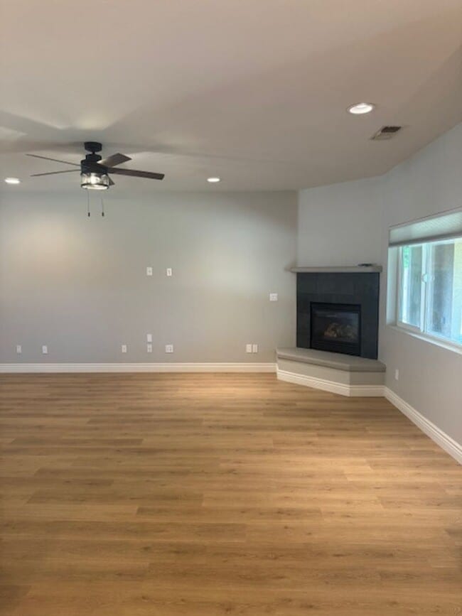 Building Photo - Stunning Westside Home with Landscaping!