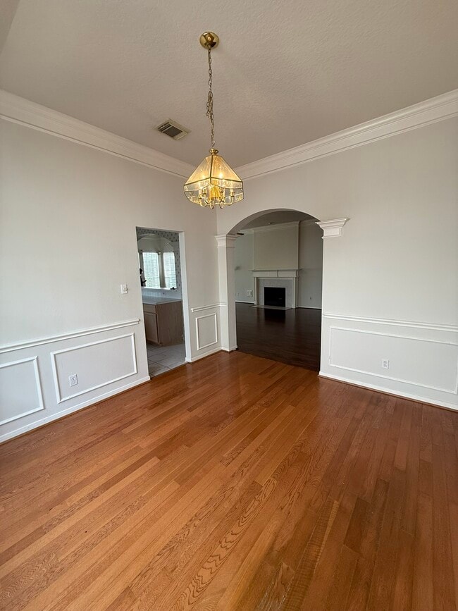 Building Photo - 2315 Glendavon Ln