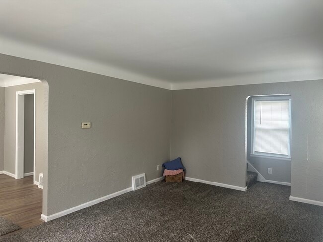 Building Photo - Three bedroom house with garage