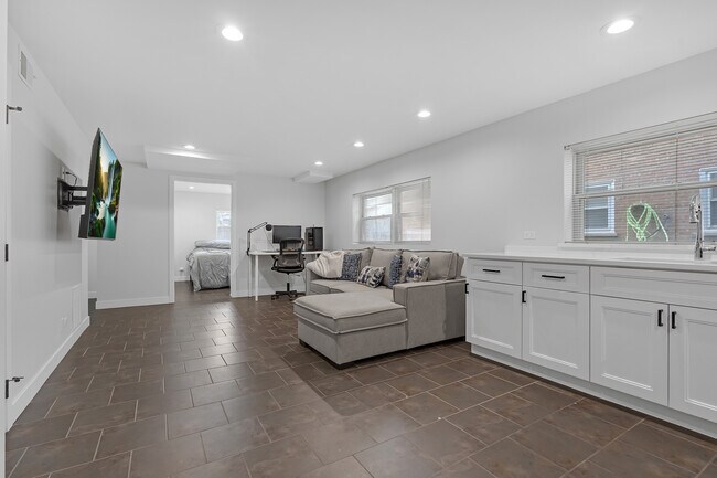 Building Photo - 6420 Spaulding Ave