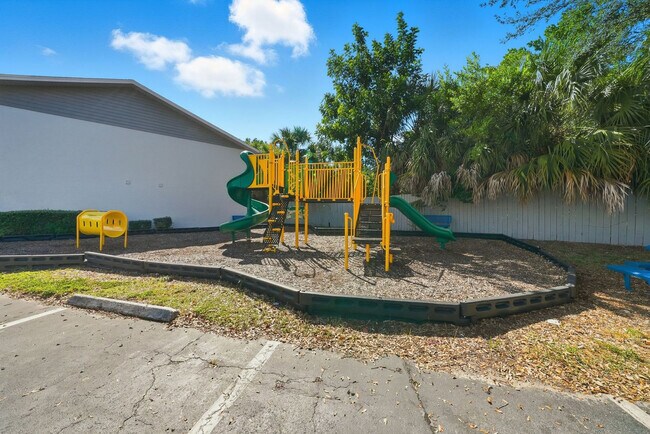 Building Photo - 8307 Royal Sand Cir