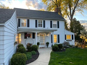 Building Photo - Maple Bluff House