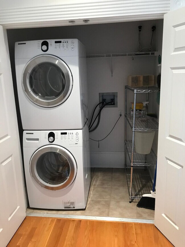 Building Photo - 380 S Upper St