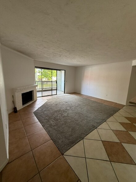 Building Photo - 1010 E Washington Ave