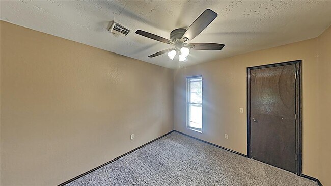Building Photo - 3905 Regatta Rd