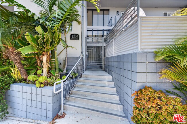 Building Photo - 1301 Flores St